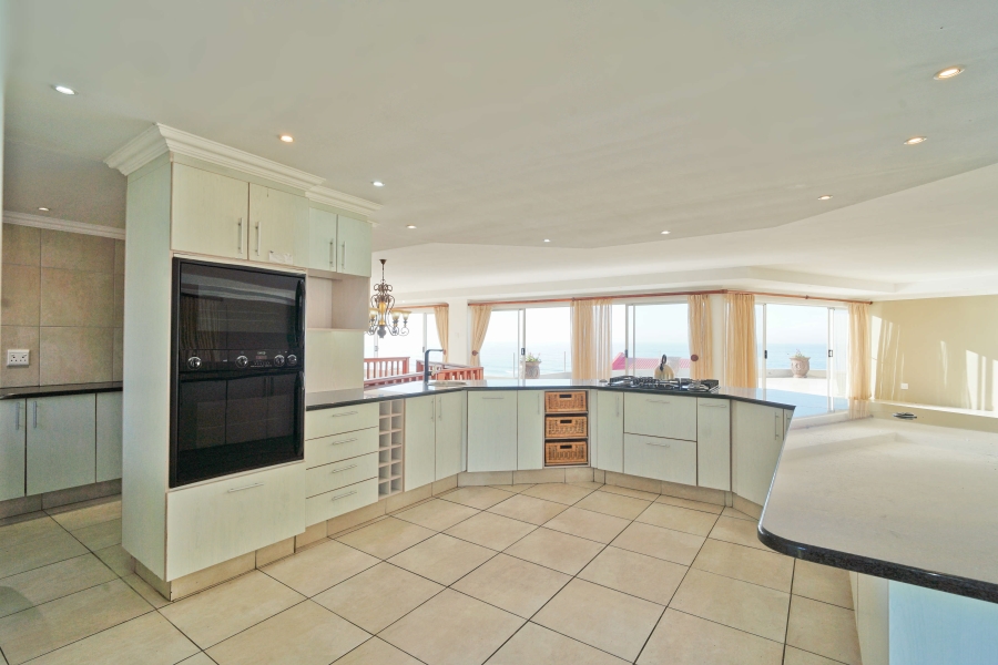 8 Bedroom Property for Sale in Winterstrand Eastern Cape